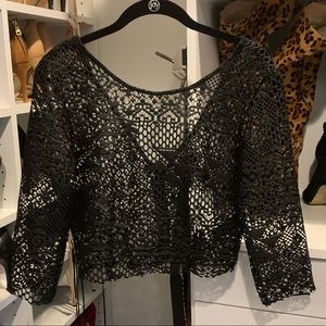 Black short-sleeve v-neck lace crop top size L